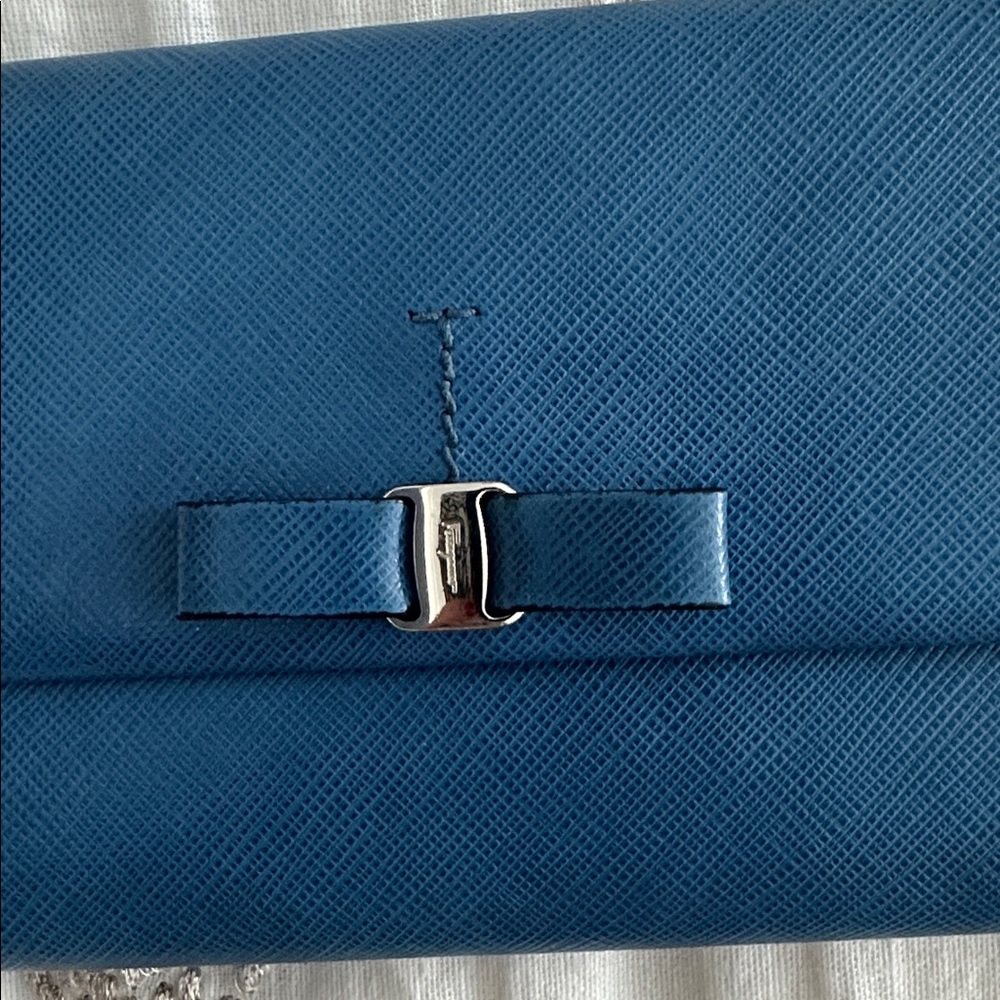 Ferragamo blue wallet bow pristine vintage trifold zip coin storage - Picture 9 of 13